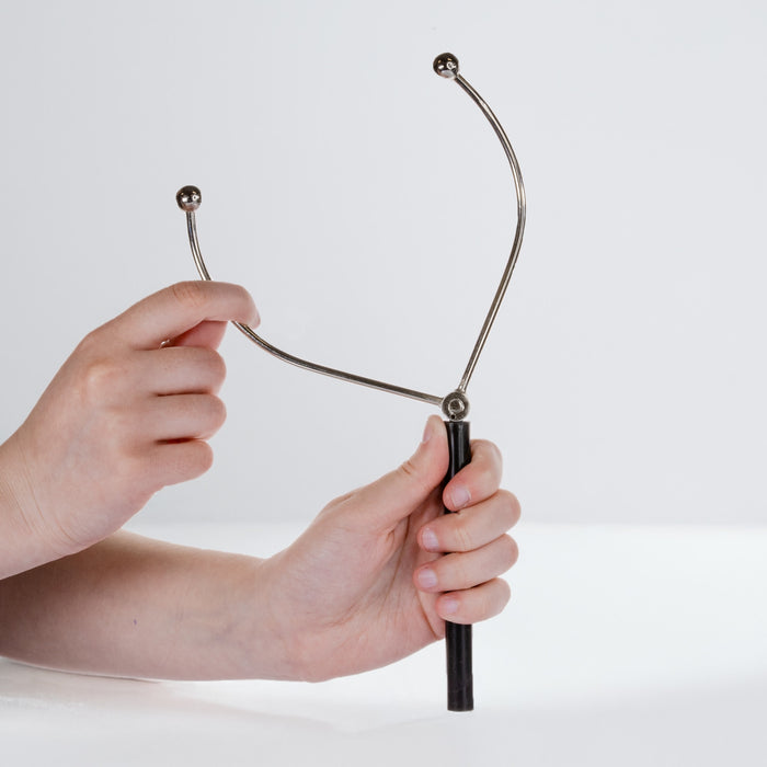 Eisco - Electrostatic Discharge Tongs, 20 cm - Insulated Handle with Adjustable Brass Spheres - Ideal for Safely Discharging Electrostatic Generators