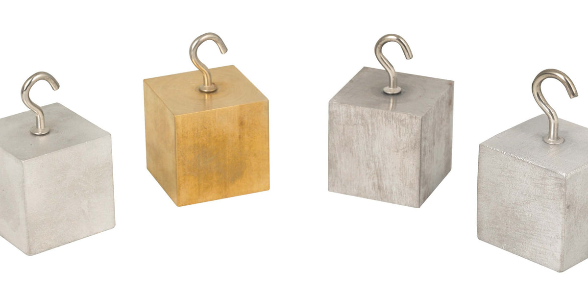 Eisco Labs比重金属ブロック（5cm）4本のミョウバンのセット。 、真鍮、銅、そして鋼 Density Cubes with Hooks - Set of 4 Metals - Brass, Lead, Aluminum