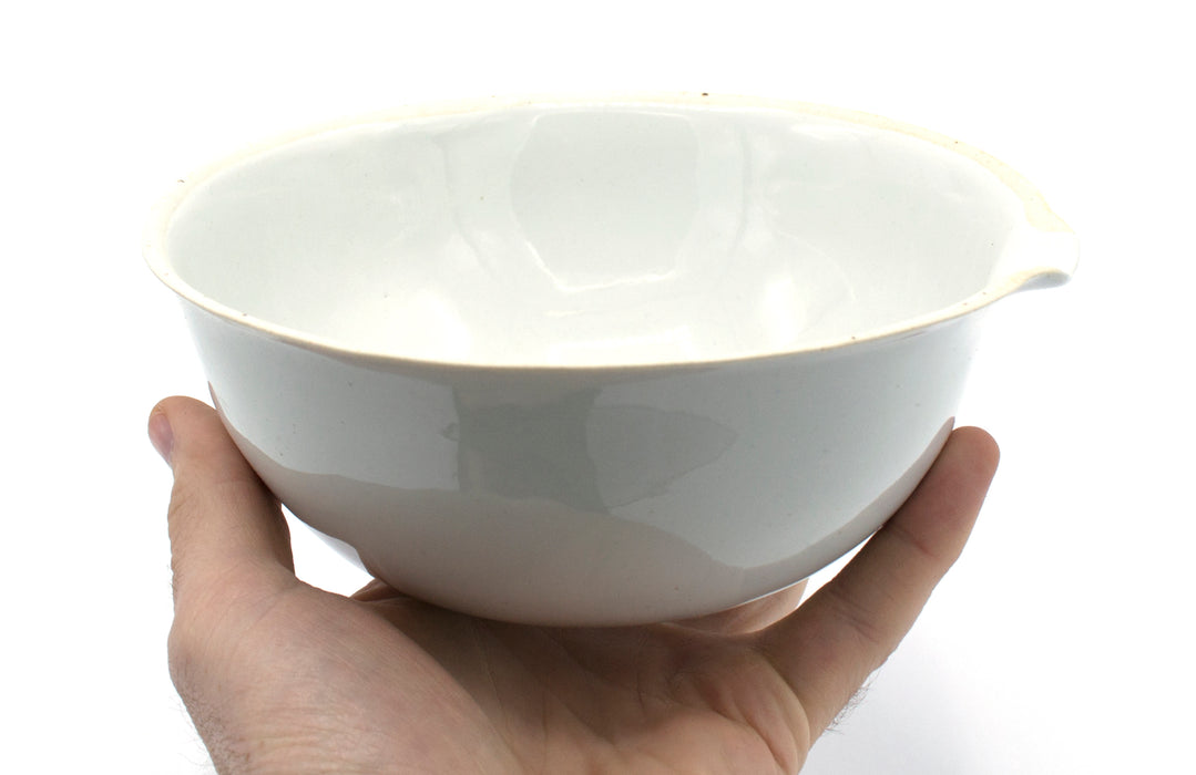 850mL capacity, Round Evaporating Dish with Spout - Porcelain - 6" Outer Diameter, 2.6" Tall